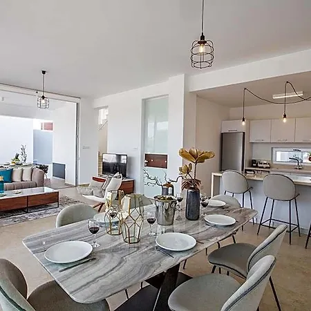 Hotel Prol20, Contemporary 3bdr With Pool, Close To The Beaches