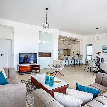 Prol20, Contemporary 3bdr With Pool, Close To The Beaches