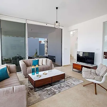 Prol20, Contemporary 3bdr With Pool, Close To The Beaches Protaras