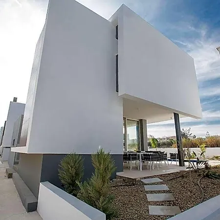 Prol20, Contemporary 3bdr With Pool, Close To The Beaches Hotel 3*