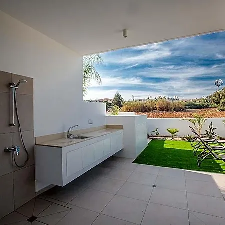 Prol20, Contemporary 3bdr With Pool, Close To The Beaches