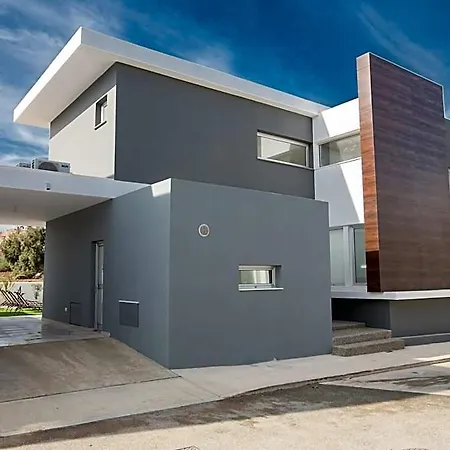 Prol20, Contemporary 3bdr With Pool, Close To The Beaches 3*