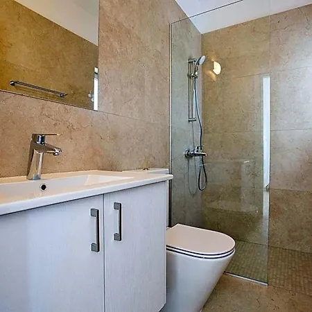 Prol20, Contemporary 3bdr With Pool, Close To The Beaches